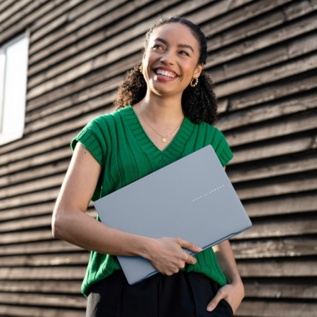 laptop-16-inch-mong-nhe- ASUS-Vivobook-S16-OLED-M5606KA-4.png